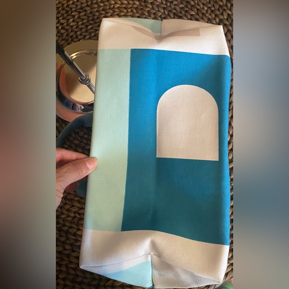 Bally-EUC- Stylish Teal and White Tote Bag - Like New - Picture 9 of 12